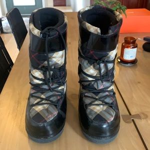 Burberry Snow Moon Boots size 10/11